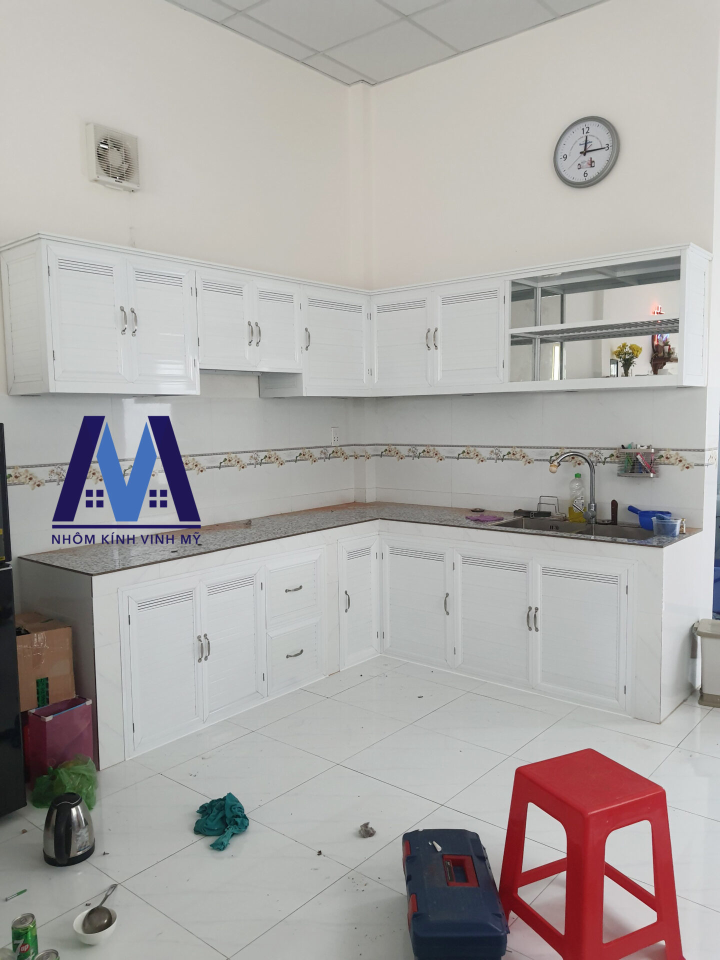 Bật mí địa chỉ thi công tủ bếp nhôm kính đẹp, giá rẻ, đa dạng mẫu mã | z2992539295338 ee0cc033f7730410bcf8df3d2ec9fcaf