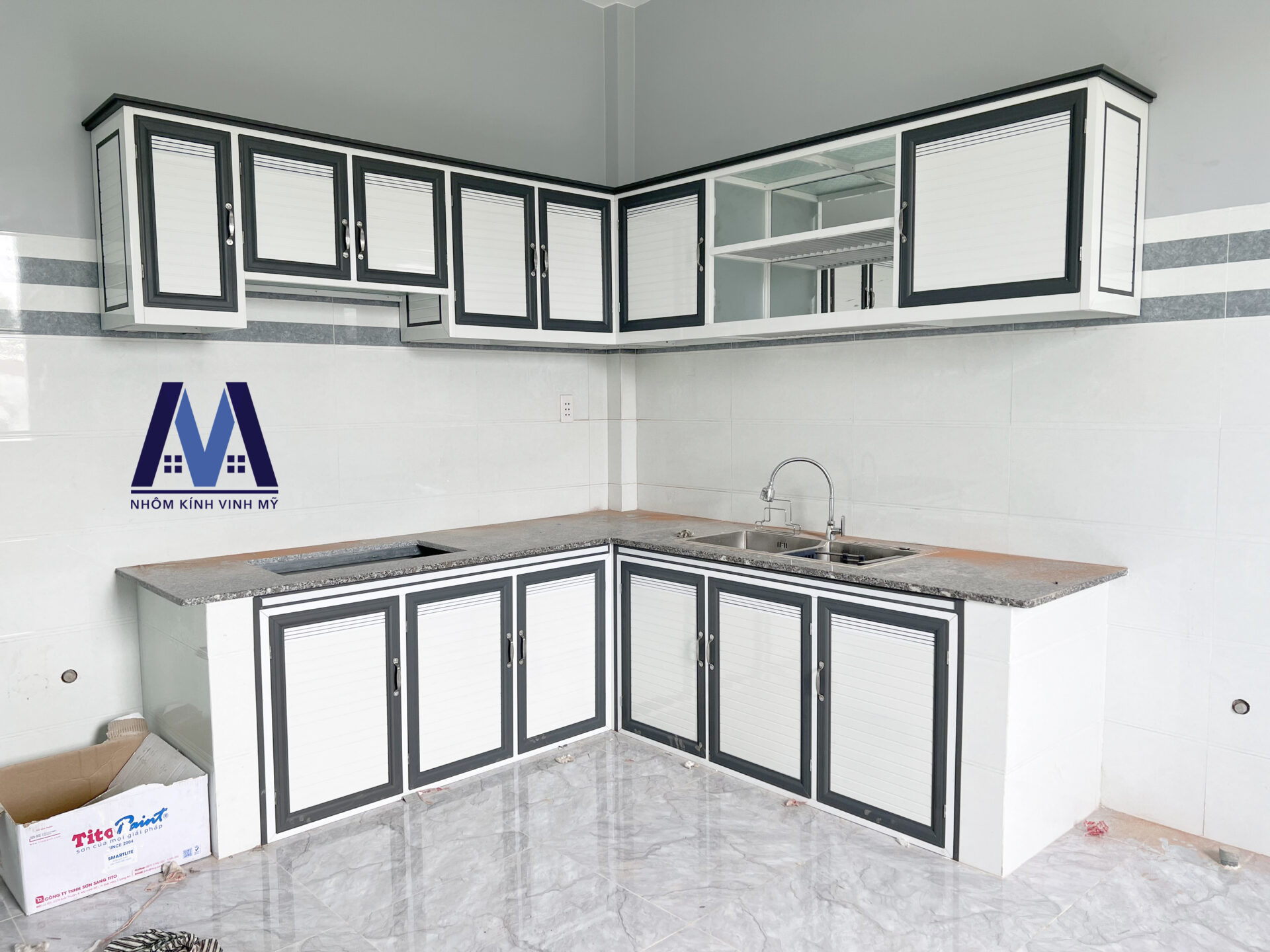 Tổng hợp các mẫu tủ bếp nhôm kính đẹp cho nhà bếp sang trọng, tiện nghi | z3419945237956 02e174e688263e003dea6206abf6e8dc