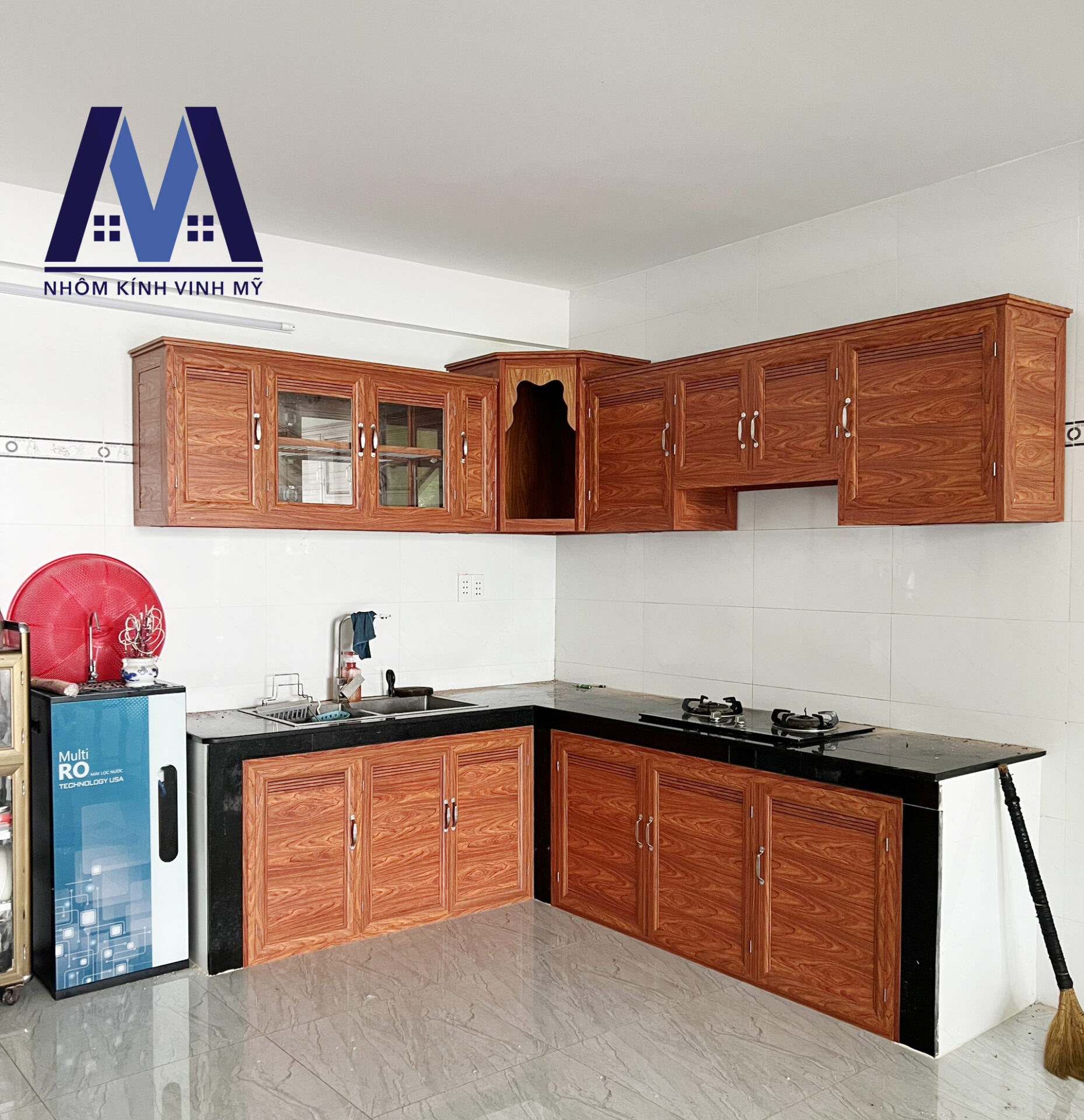 Giá tủ bếp nhôm kính bao nhiêu? Ở đâu lắp đặt giá rẻ nhưng chất lượng?  | z3614585335814 2ee96155aa055be40343c0ec7383f34d