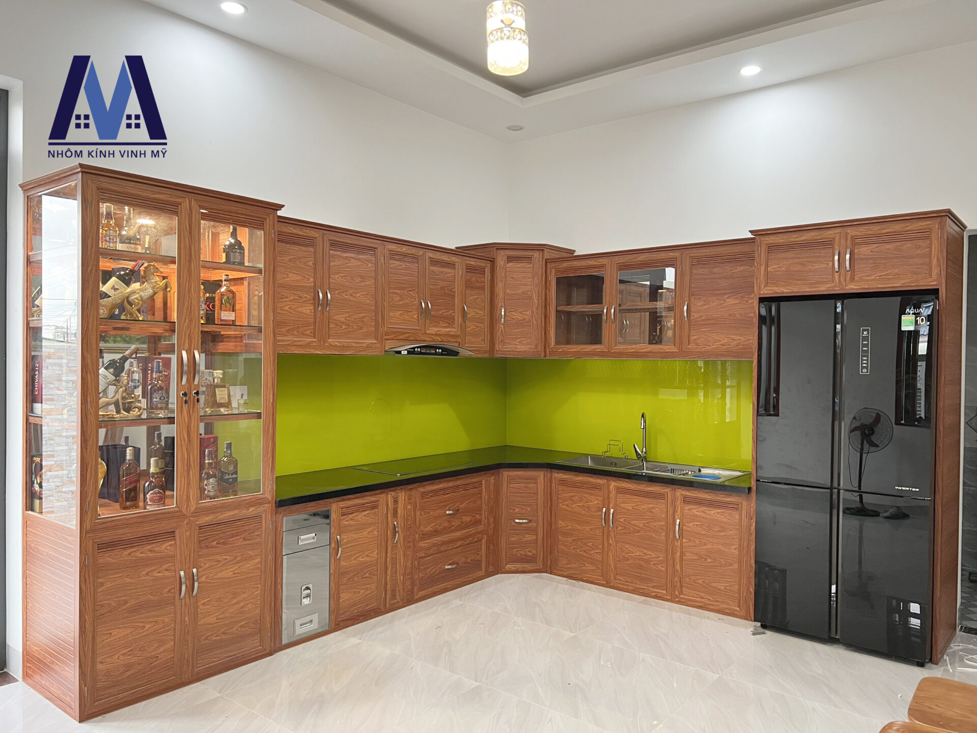 Làm tủ bếp nhôm kính ở đâu đẹp? Giá bao nhiêu? | z3686703599950 de85d14904cfbe533ba2fe505be7f90a