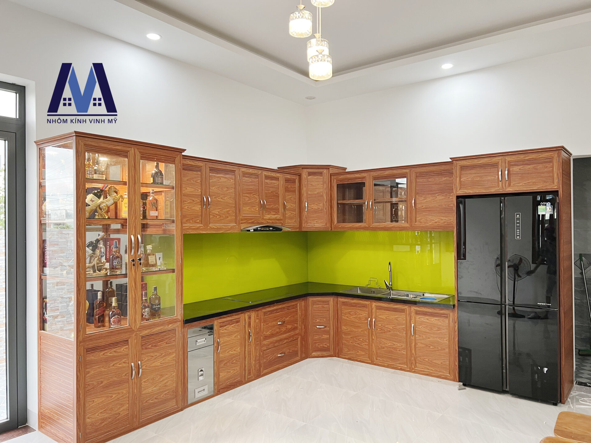 Giá tủ bếp nhôm kính bao nhiêu? Ở đâu lắp đặt giá rẻ nhưng chất lượng?  | z3686704614835 9bccd1ad50c704eeb1685909ea9e7793 1