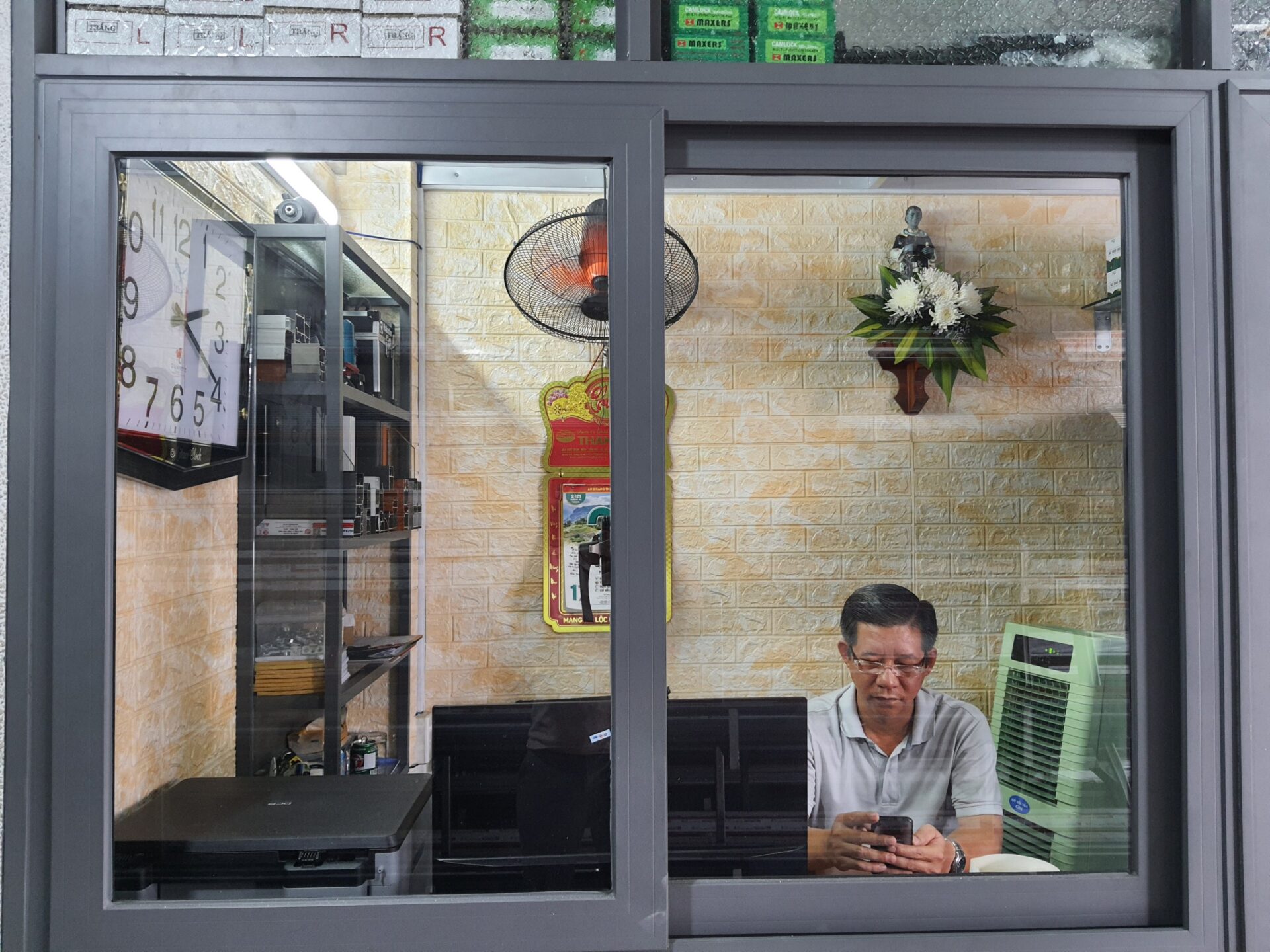 Tại Sao Cửa Sổ Nhôm Kính Lùa Là Lựa Chọn Tuyệt Vời Cho Gia Đình Của Bạn? | z2417889871250 8874bf9c5b07062edb0fd5d2c7736aed