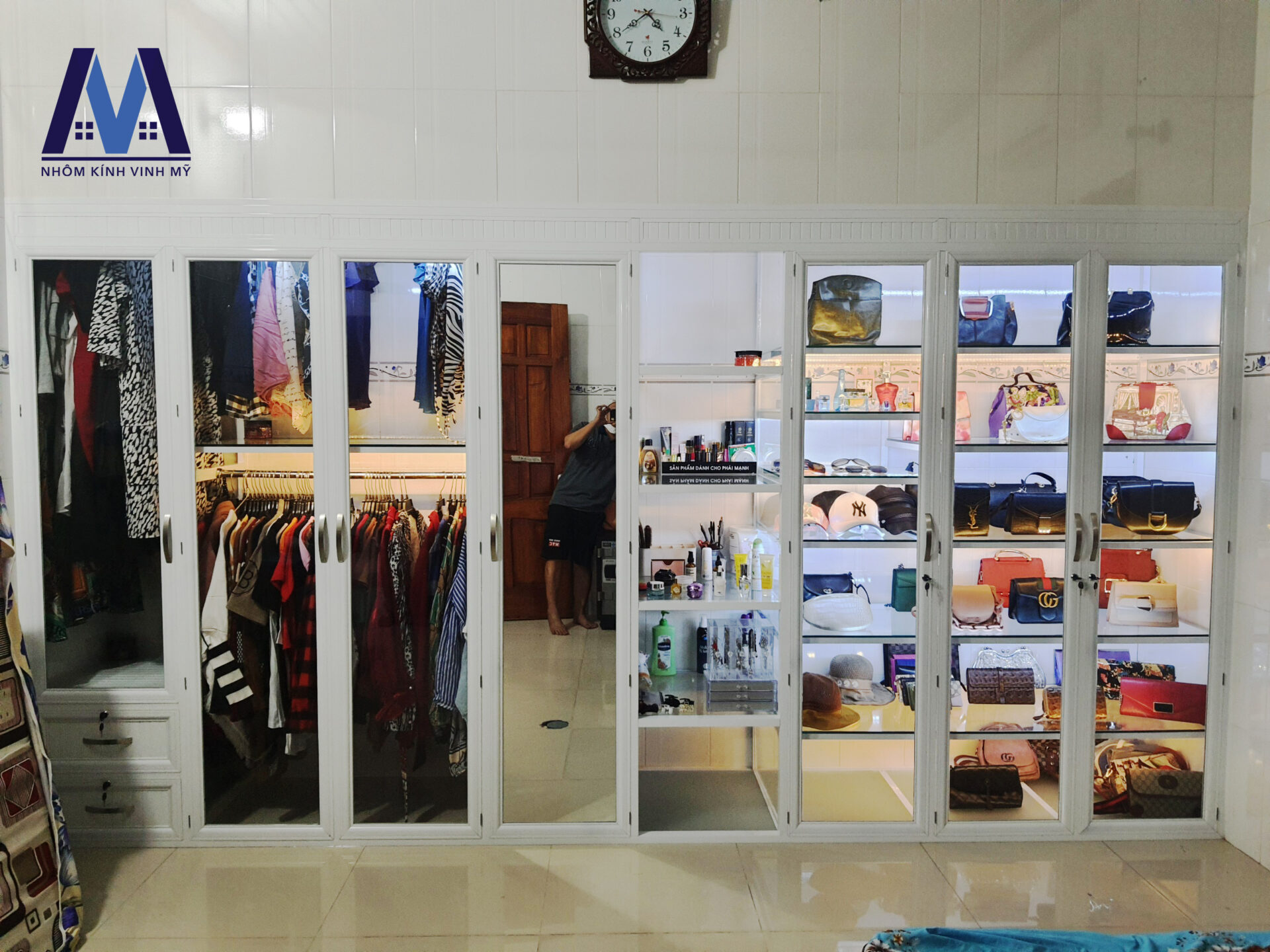 Các mẫu tủ quần áo nhôm kính siêu đẹp và thi công giá rẻ | z2556261075858 9ef1ad7053682c1c51454d6b9b1d258f 1
