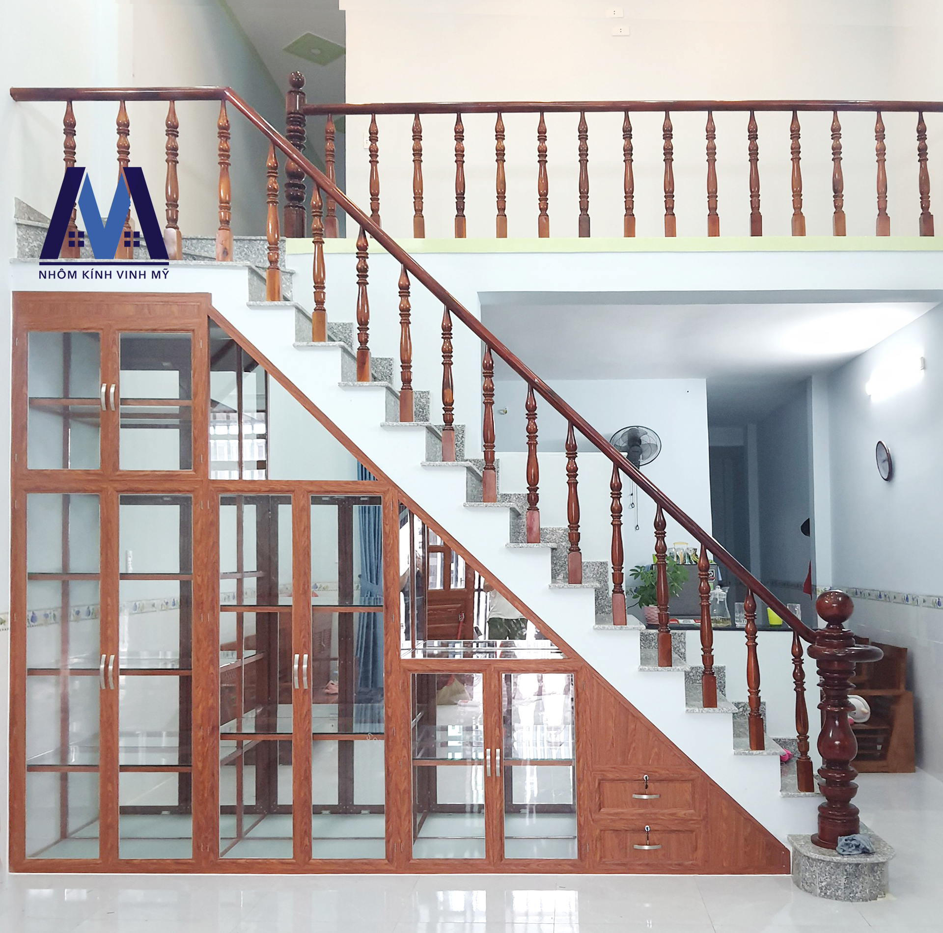 Thi công cửa nhôm kính giả gỗ đẹp, bảo hành lâu dài tại Đồng Nai | z2562277676879 1955d299c209204b3b44f81a31998558